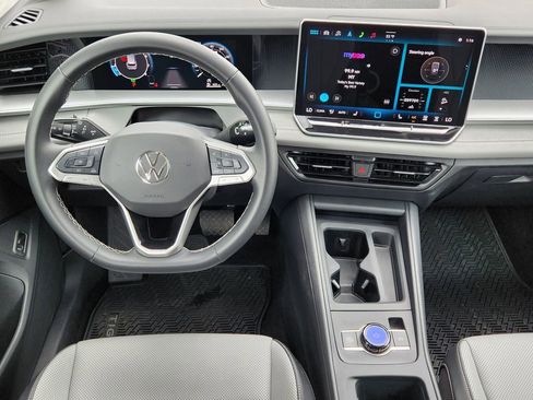 New 2025 Volkswagen Tiguan SE AWD/4WD image 3