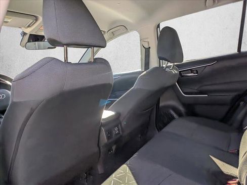 Used 2021 Toyota RAV4 XLE image 13