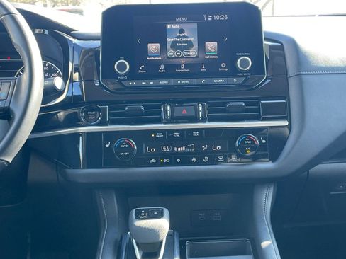 Used 2025 Nissan Pathfinder SV image 17