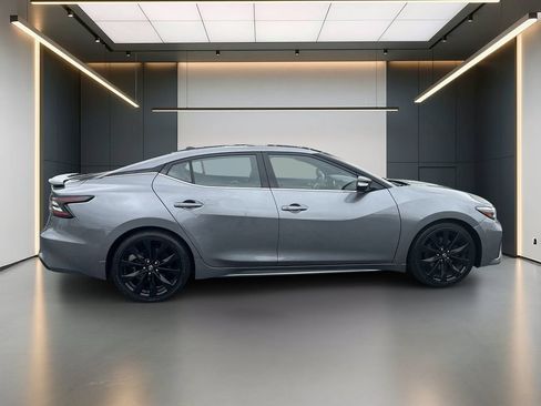 Used 2023 Nissan Maxima SR w/ Sport Mat Group FWD image 7