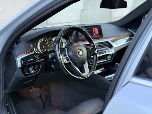Used 2019 BMW 530i w/ Convenience Package RWD image 13
