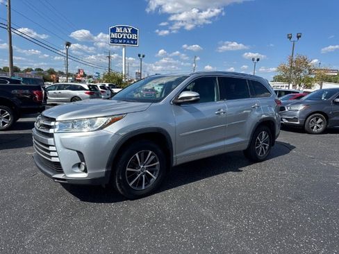 Used 2017 Toyota Highlander XLE AWD/4WD image 1