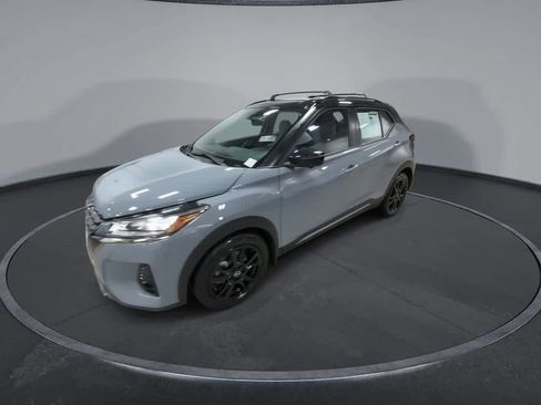 Used 2022 Nissan Kicks SR w/ Premium Package image 4