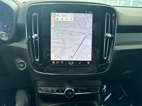 Certified 2025 Volvo XC40 B5 Plus AWD/4WD image 25
