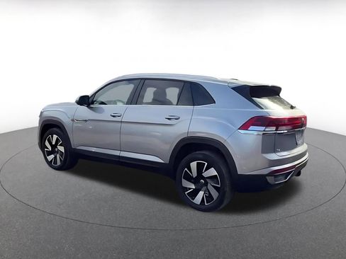 Used 2025 Volkswagen Atlas Cross Sport SE image 10