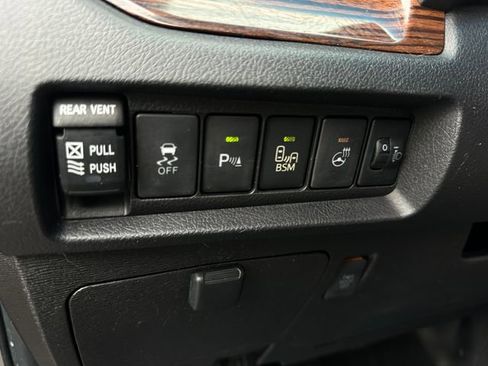 Used 2015 Toyota Sienna Limited Premium image 16