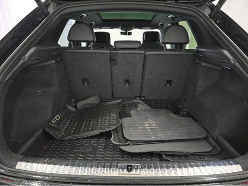 Used 2023 Audi Q3 2.0T Premium w/ Convenience Package image 17