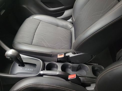 Used 2022 Chevrolet Trax LT w/ LT Convenience Package image 28