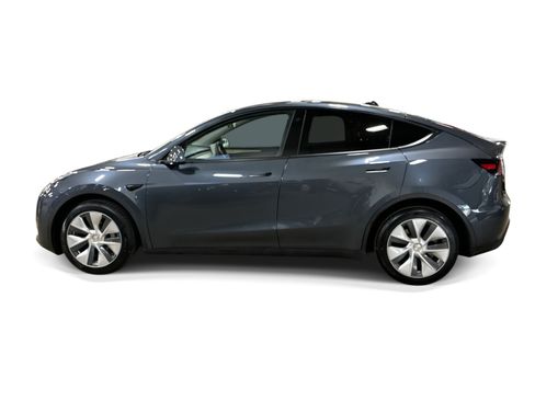 Certified 2023 Tesla Model Y AWD image 2