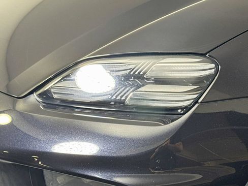 Certified 2025 Porsche Macan Electric RWD image 25