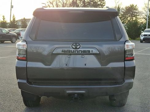 Certified 2022 Toyota 4Runner SR5 Premium image 5