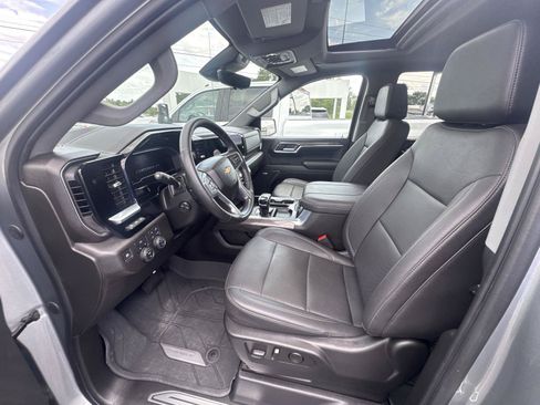 Used 2024 Chevrolet Silverado 1500 LTZ w/ LTZ Premium Package AWD/4WD image 7