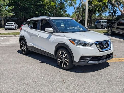 Used 2020 Nissan Kicks SV FWD image 3