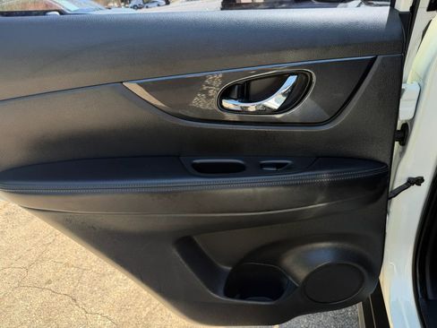 Used 2017 Nissan Rogue S FWD image 15