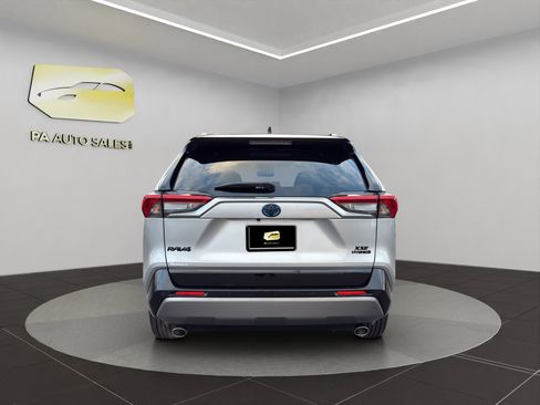 Used 2019 Toyota RAV4 XSE image 6