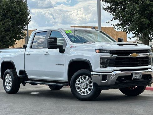Used 2024 Chevrolet Silverado 2500 LT AWD/4WD image 2