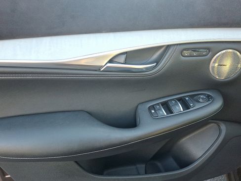 Used 2019 INFINITI QX50 Essential w/ Sensory Package image 12