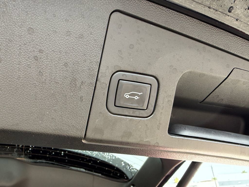 Used 2024 Cadillac XT4 Premium Luxury FWD image 16