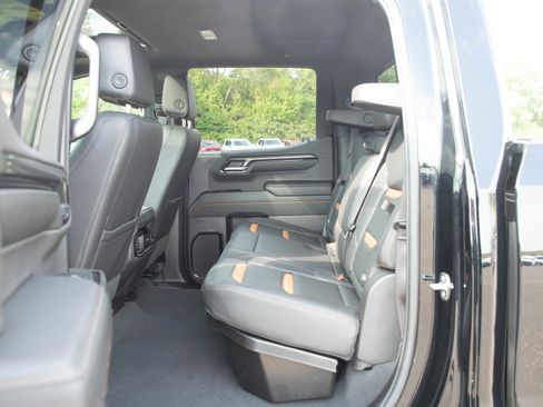Used 2024 GMC Sierra 1500 AT4 w/ Technology Package AWD/4WD image 19