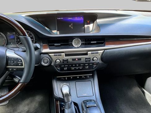 Used 2017 Lexus ES 350 w/ Luxury Package FWD image 6