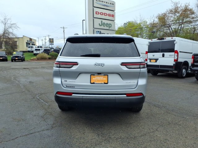 Used 2023 Jeep Grand Cherokee L Limited AWD/4WD image 4
