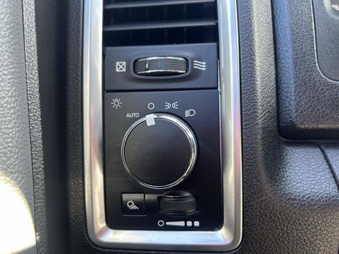 Used 2021 RAM 1500 Classic SLT AWD/4WD image 29