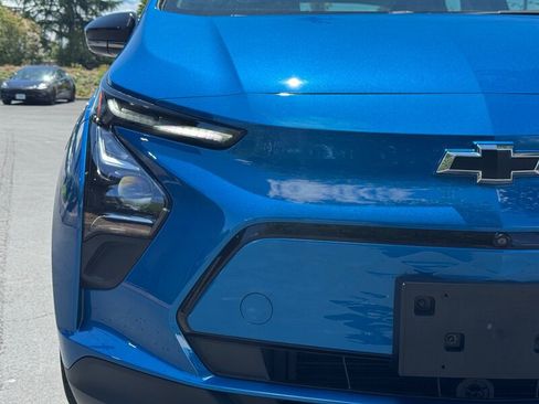 Used 2022 Chevrolet Bolt LT w/ Infotainment Package FWD image 3