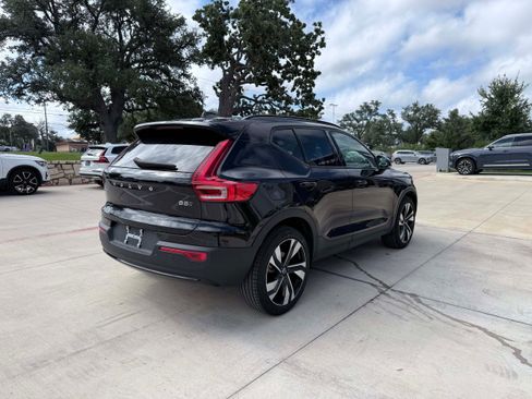 Certified 2025 Volvo XC40 B5 Plus AWD/4WD image 6