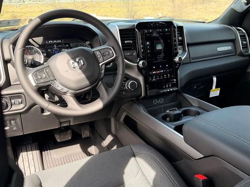New 2026 RAM 1500 4x4 Crew Cab image 7