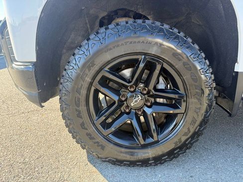 Used 2020 Chevrolet Silverado 1500 LT Trail Boss AWD/4WD image 10