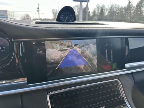 Used 2018 Porsche Panamera 4 image 18