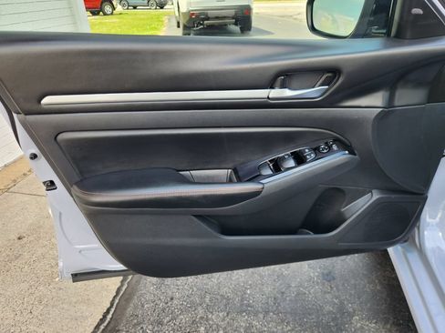 Used 2024 Nissan Altima 2.5 SR FWD image 23