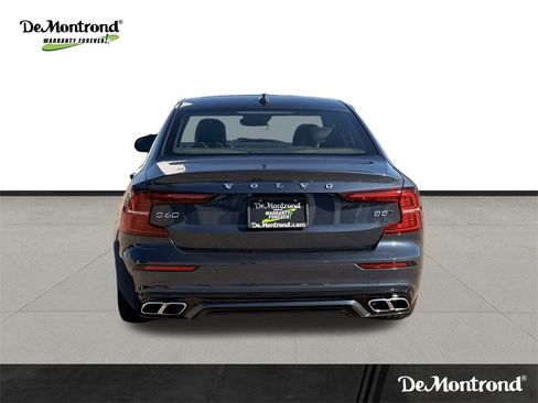 Used 2022 Volvo S60 B5 R-Design image 5