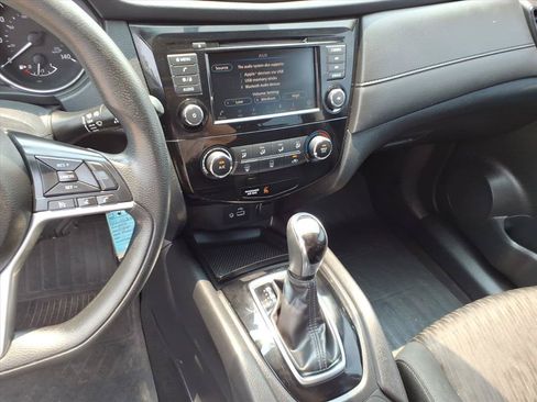 Used 2018 Nissan Rogue S FWD image 25