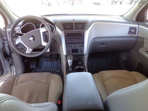 Used 2011 Chevrolet Traverse LT AWD/4WD image 24