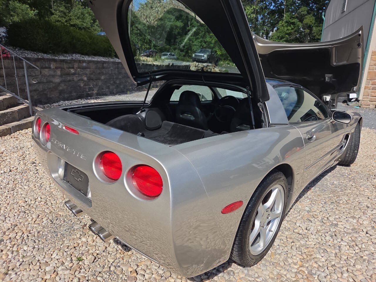 Used 2000 Chevrolet Corvette Coupe w/ Roof Pkg RWD image 21