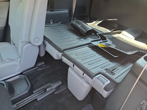 Certified 2026 Toyota Highlander Limited AWD/4WD image 15
