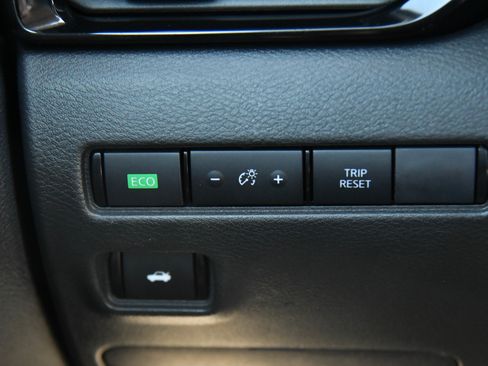 Used 2025 Nissan Sentra SV image 29