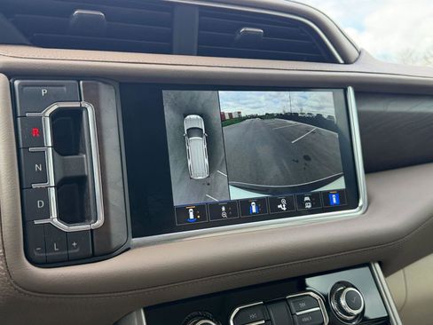 Used 2022 GMC Yukon XL Denali w/ Denali Premium Package image 27
