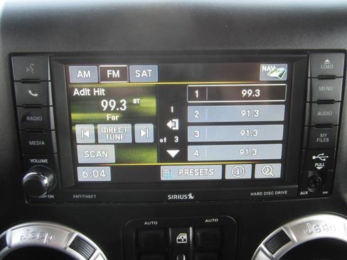 Used 2015 Jeep Wrangler Unlimited Sahara image 29