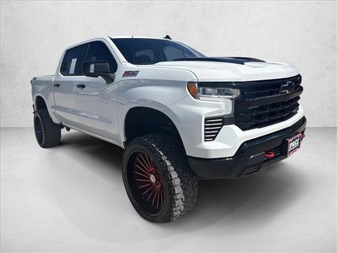 Used 2022 Chevrolet Silverado 1500 LT Trail Boss w/ LT Trail Boss Premium Package AWD/4WD image 7