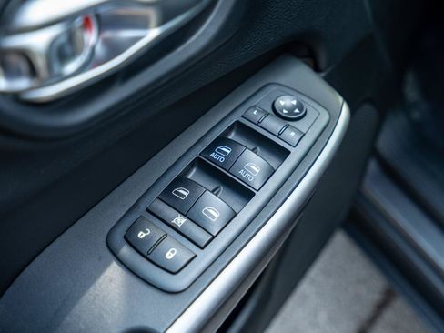 Used 2019 Jeep Cherokee Latitude Plus w/ Comfort/Convenience Group AWD/4WD image 20