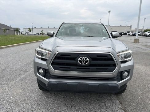 Used 2016 Toyota Tacoma SR5 w/ SR5 Appearance Package (SN) AWD/4WD image 9
