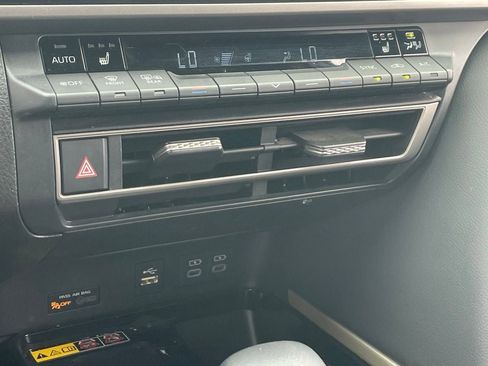 Used 2025 Toyota Camry XSE FWD image 9