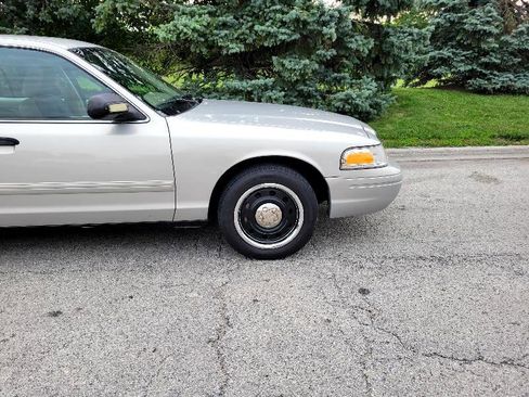 Used 2011 Ford Crown Victoria Police Interceptor w/ Comfort & Convenience Group image 4