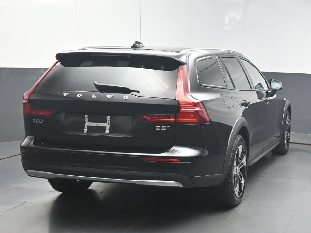 Used 2025 Volvo V60 B5 Cross Country Plus AWD/4WD image 7