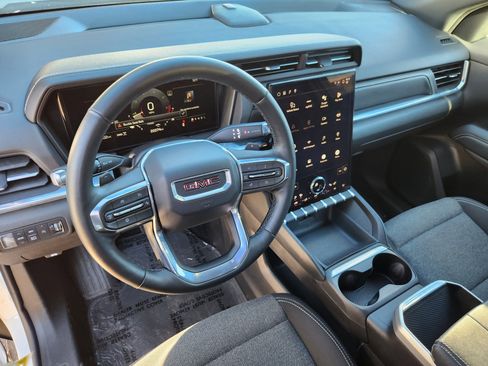 Used 2025 GMC Terrain Elevation image 8