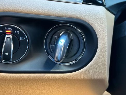 Used 2017 Porsche Macan S image 32