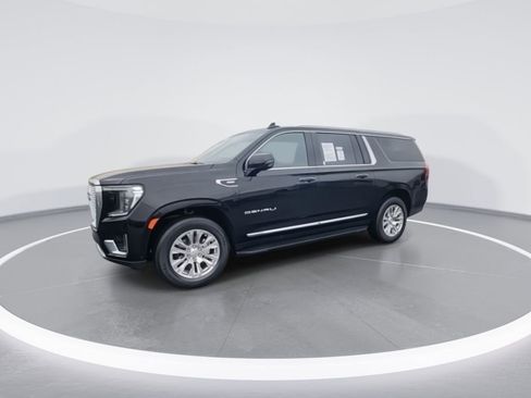 Used 2024 GMC Yukon XL Denali w/ Advanced Technology Package AWD/4WD image 4