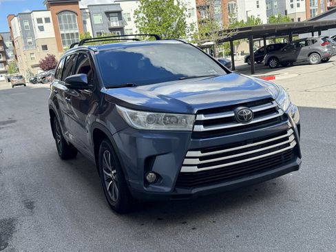 Used 2018 Toyota Highlander XLE AWD/4WD image 8